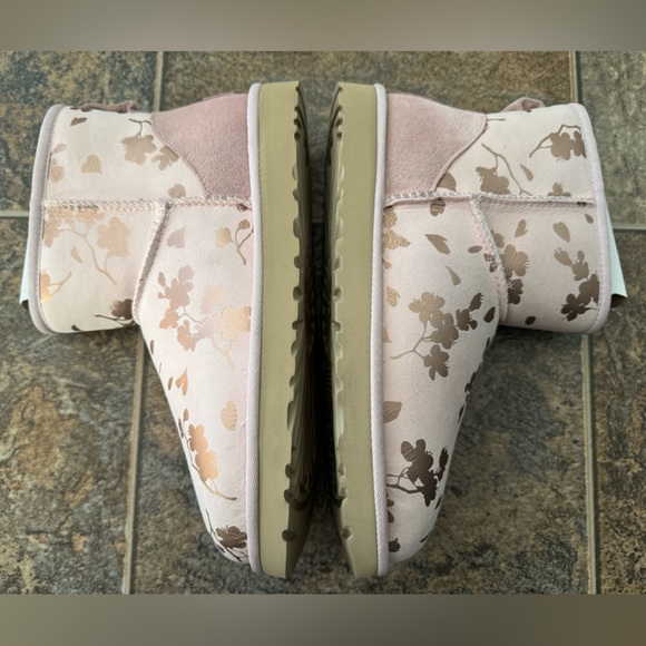 NEW!! UGG Classic Mini Floral Foil Slip On Boots- Pink/Rose Gold, Women’s Size 9 - Picture 8 of 10